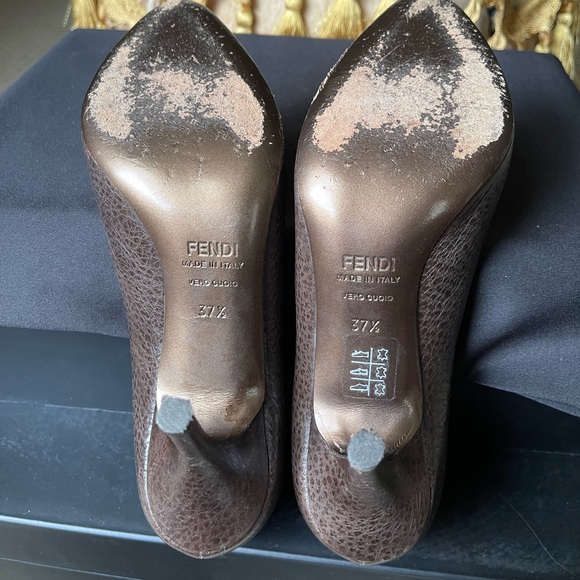 Fendi Brown Textured Leather Pumps - Picture 6 of 7